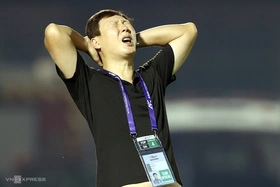 HLV Kim Sang-sik: “Thời tiết khiến Việt Nam không thể thắng đậm Nepal”