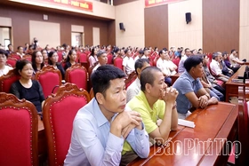 Tuyên truyền, hướng dẫn cho 300 hộ kinh doanh về chuyển đổi mô hình quản lý thuế