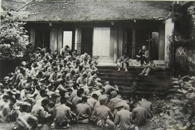 Tượng đài Bác Hồ tại Đền Hùng - Biểu tượng hòa quyện giữa cội nguồn dân tộc và thời đại Hồ Chí Minh