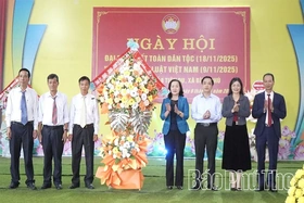 Phó Chủ tịch HĐND tỉnh Nguyễn Thị Cẩm Phương dự Ngày Đại đoàn kết toàn dân tộc tại khu 8 Tiên Du, xã Bình Phú