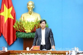 Chủ tịch UBND tỉnh Trần Duy Đông chủ trì hội nghị giao ban giữa Chủ tịch, các Phó Chủ tịch UBND tỉnh