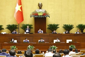 Ngày 4/11, Quốc hội thảo luận dự thảo Văn kiện trình Đại hội đại biểu toàn quốc lần thứ XIV của Đảng