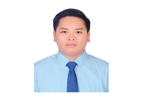 Xây dựng đội ngũ cán bộ có bản lĩnh chính trị vững vàng, phẩm chất đạo đức trong sáng, năng lực và uy tín cao