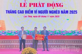 Xã Lạc Thủy tiếp nhận hơn 400 triệu đồng ủng hộ Quỹ “Vì người nghèo”