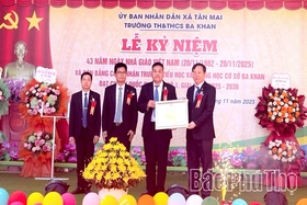 Trường TH&THCS Ba Khan đón Bằng công nhận đạt chuẩn quốc gia mức độ 1