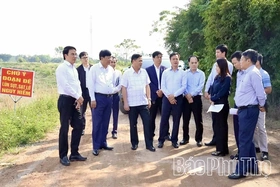 Phó Chủ tịch UBND tỉnh Đinh Công Sứ kiểm tra công tác khắc phục hậu quả của thiên tai