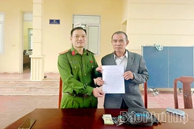 Hành động đẹp của Thiếu tá Công an xã Cao Phong