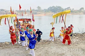 Tục rước nước Đền Tam Giang