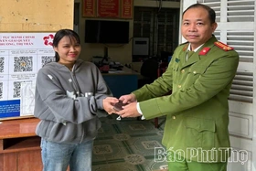 Nhặt được của rơi trả lại người mất