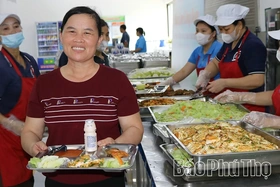 Chú trọng bữa ăn ca để công nhân yên tâm lao động, sản xuất