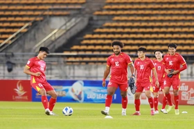 Xuân Son rạng rỡ làm quen sân khách, sẵn sàng cùng đội tuyển Việt Nam xé lưới Lào