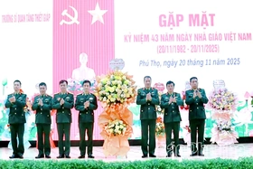 Trường Sĩ quan Tăng thiết giáp gặp mặt kỷ niệm 43 năm Ngày Nhà giáo Việt Nam