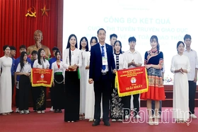 Học sinh 5 trường THPT tranh tài tại Hội thi Tuyên truyền ATGT