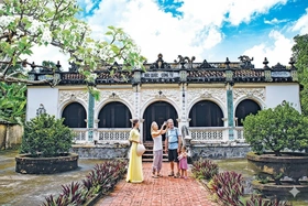 Độc đáo di tích Lăng Hoàng Gia ở Gò Công