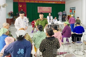 Công an xã Thượng Cốc phối hợp Bệnh viện khám, cấp thuốc miễn phí cho người dân