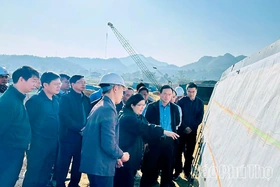 Phó Chủ tịch UBND tỉnh Quách Tất Liêm kiểm tra tiến độ dự án Cao tốc Hoà Bình - Mộc Châu