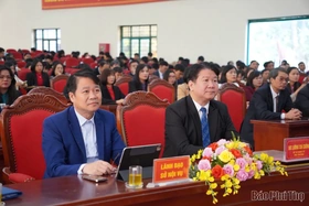 Bàn giao nguyên trạng Trường Trung cấp Kỹ thuật – Nghiệp vụ Sông Hồng về Trường Cao đẳng Nghề Phú Thọ.