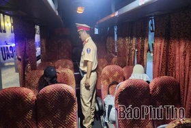 Tuần tra giao thông phát hiện 10 vụ chở hàng cấm, hàng giả