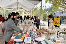 Hội sách thiện nguyện thu hút đông đảo người yêu sách