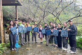 Người “đánh thức” du lịch cộng đồng bản Mông