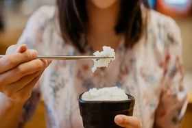 Chuyên gia hướng dẫn cách ăn cơm nguội giúp giảm cân và ổn định đường huyết