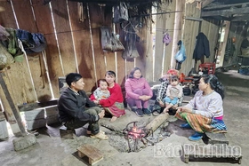 Bản xa đón nắng về