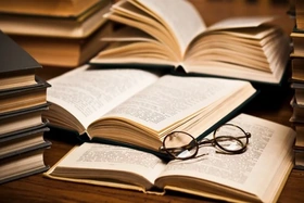 Bài 2: Đấu tranh ngăn chặn suy thoái trong văn học (Tiếp theo và hết)