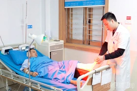 Nối lại cẳng chân đứt rời - kỳ tích tại tuyến cơ sở