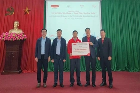 Dai-ichi Life Việt Nam chung tay  hỗ trợ người dân  Lương Sơn  ổn định cuộc sống sau thiên  tai