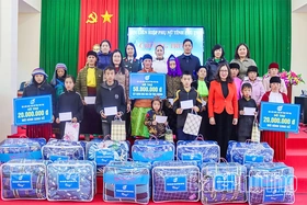 Phụ nữ&nbsp;Phú Thọ&nbsp;phát huy truyền thống,&nbsp;bản lĩnh, trí tuệ,&nbsp;làm chủ công nghệ; xây dựng tổ chức Hội vững mạnh;&nbsp;chung sức xây dựng&nbsp;đất nước&nbsp;phồn vinh, văn minh, hạnh phúc