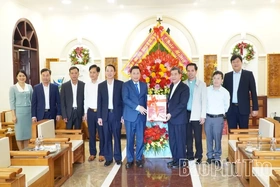 Phó Chủ tịch UBND tỉnh thăm, chúc mừng Giáo phận Hưng Hoá nhân dịp Lễ Giáng sinh