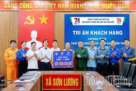 Đội quản lý điện lực khu vực Cẩm Khê tri ân khách hàng