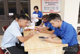 Xung kích đưa&nbsp;công nghệ&nbsp;số về cơ sở