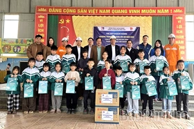 Đội Quản lý điện lực khu vực Đà Bắc tổ chức các hoạt động tri ân khách hàng