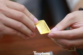 Giá vàng đồng loạt tăng mạnh, Ngân hàng Nhà nước ra quy định mới