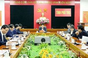 Phó Chủ tịch UBND tỉnh Vũ Việt Văn nghe báo cáo quản lý Nhà nước về đô thị, nhà ở