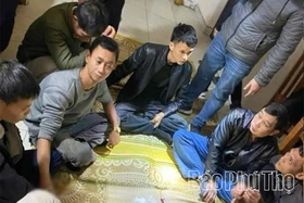 Bắt quả tang 9 đối tượng đánh bạc dưới hình thức chơi liêng