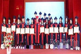 Trường Cao đẳng kinh tế - Kỹ thuật Hòa Bình tổ chức bế giảng và trao bằng tốt nghiệp trung cấp K25