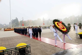 Đại biểu dự Đại hội XIV của Đảng vào Lăng viếng Chủ tịch Hồ Chí Minh