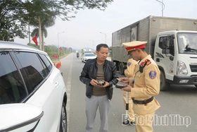 Đội Cảnh sát giao thông đường bộ số 2 bảo đảm an toàn giao thông trên tuyến