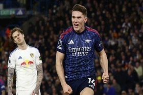 Arsenal đè bẹp Leeds để giữ vững ngôi đầu NHA