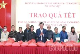 Hùng Việt chăm lo Tết cho người nghèo