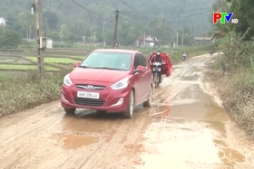 Mất an toàn giao thông từ những ổ voi, ổ gà trên đường