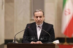 Iran cảnh báo đáp trả ’thích đáng' bất kỳ hành động quân sự nào