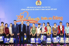 Gathering Tet - Spring in Gratitude to the Party” Program at Yakjin Vietnam Co., Ltd.