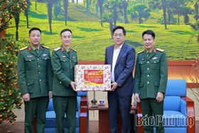 Trường Sĩ quan Chính trị thăm, chúc Tết tỉnh Phú Thọ