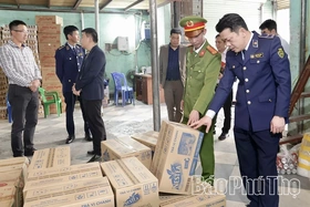 Kiểm tra công tác bình ổn thị trường hàng hoá xã Thổ Tang