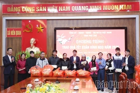 Phó Chủ tịch UBND tỉnh Nguyễn Khắc Hiếu chúc Tết và dự khánh thành, bàn giao nhà “Đại đoàn kết” cho hộ nghèo