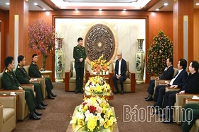 Bộ Tư lệnh Quân khu 2 thăm, chúc Tết tỉnh Phú Thọ