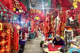 Rực rỡ đồ trang trí Tết